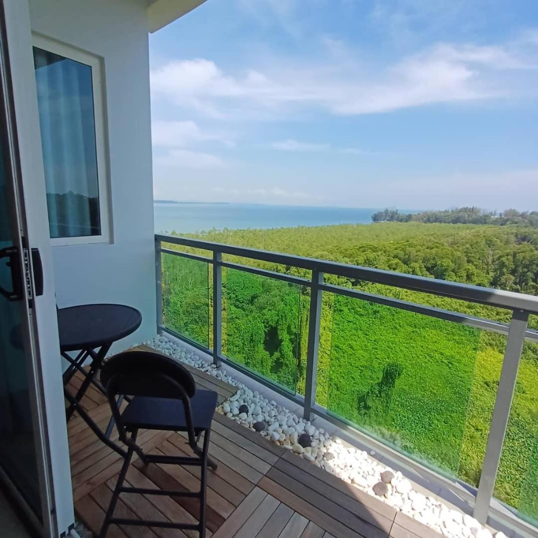 Santubong Suites B Just Like Home Damai Kuching Exterior foto