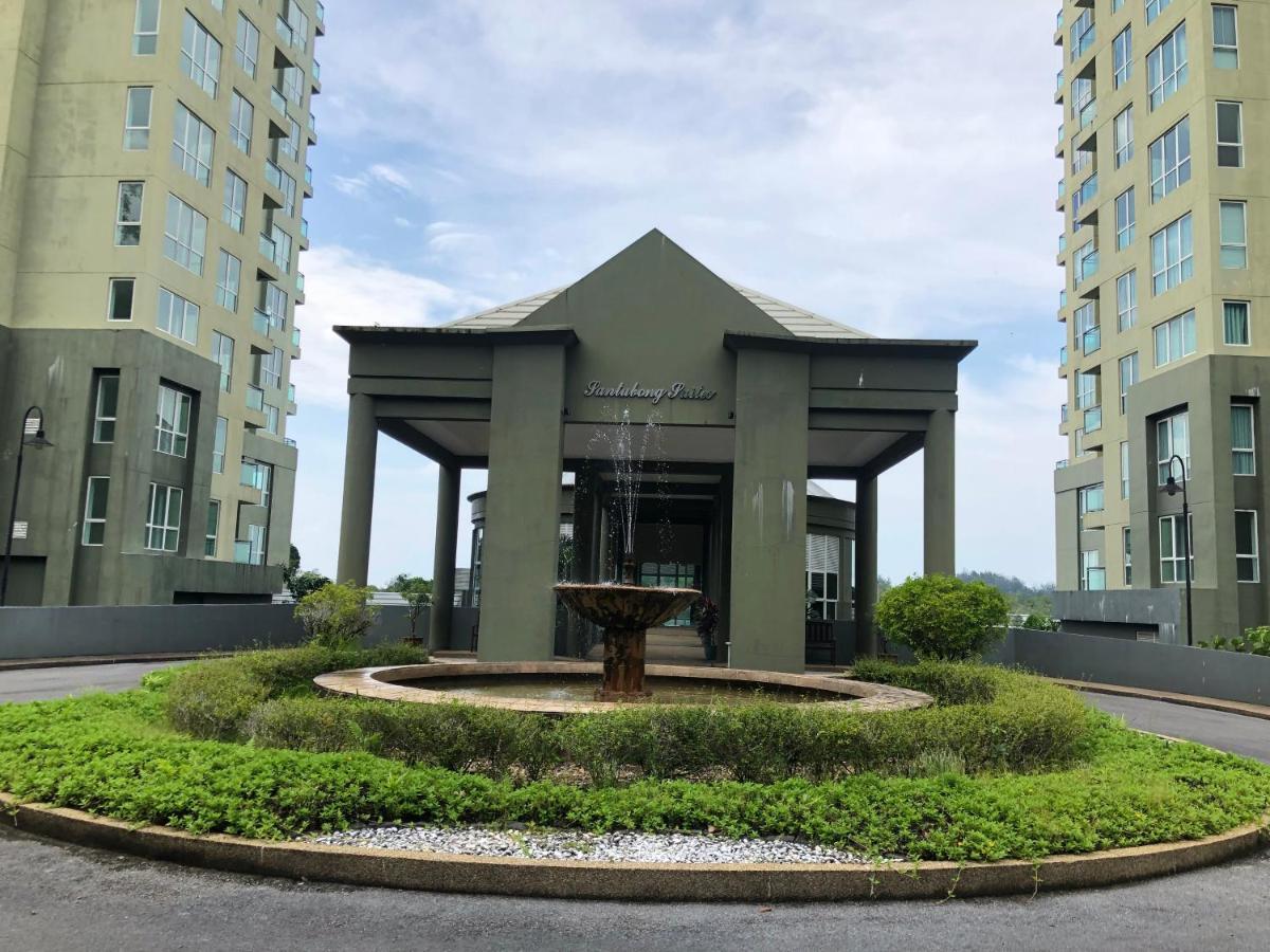 Santubong Suites B Just Like Home Damai Kuching Exterior foto